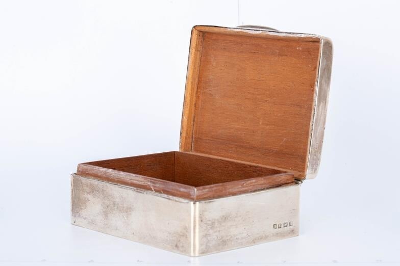 SILVER BOX SILVER BOX WITH ENGINE TURNED DECORATION AND...