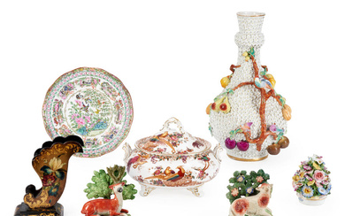 SIX ASSORTED DECORATIVE TABLE ITEMS