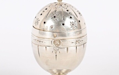 Salière en argent de forme ovoïde posant... - Lot 70 - Vasari Auction