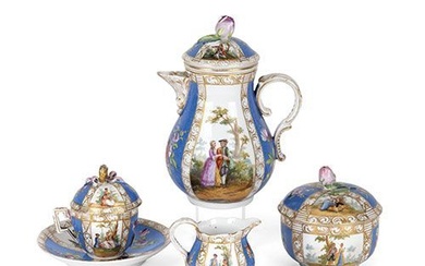 Service individuel en porcelaine allemande émaillée et dorée, vers 1900, composé d'une cafetière, d'un pot...