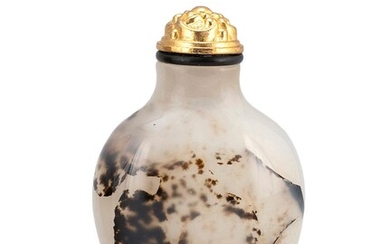 CHINESE CHALCEDONY FLOATER AGATE SNUFF BOTTLE 19th Century...