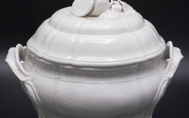 Suppenterrine / A soup tureen, Nymphenburg, 20. Jh.