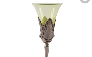 TRAVAIL JUGENDSTIL – ALLEMAGNE VERS 1900 Tulipe, 29 septembre 1907 Rare vase à l’évocation florale....