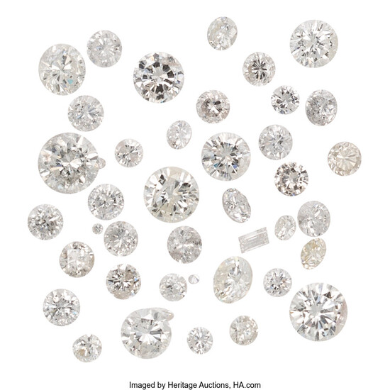 Unmounted Diamonds The lot includes full-cut diamonds measuring 5.72mm...