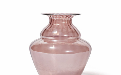 VITTORIO ZECCHIN, M.V.M. CAPPELLIN, 1925. Un vaso in vetro soffiato trasparente ametista....