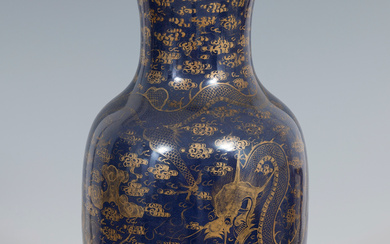 Vase; China, Qing Dynasty, Tongzhi Period, 1862- 1874.