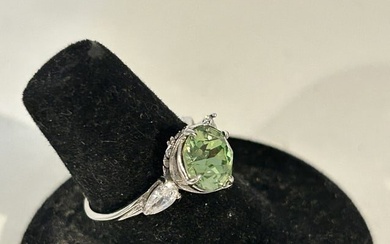 Vintage Sterling Silver green Rhinestone Ring sz 7