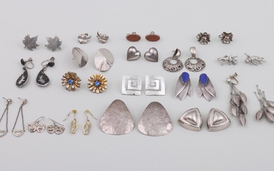iGavel Auctions: Group of (18) pairs of silver earrings. FR3SH.