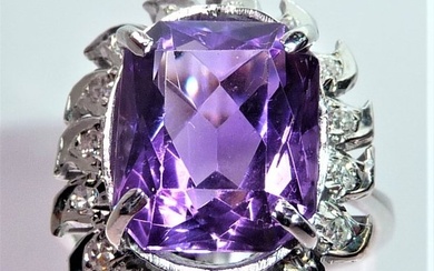 18 kt. White gold - Ring - 5.50 ct Amethyst - 0.20 cents. diamonds