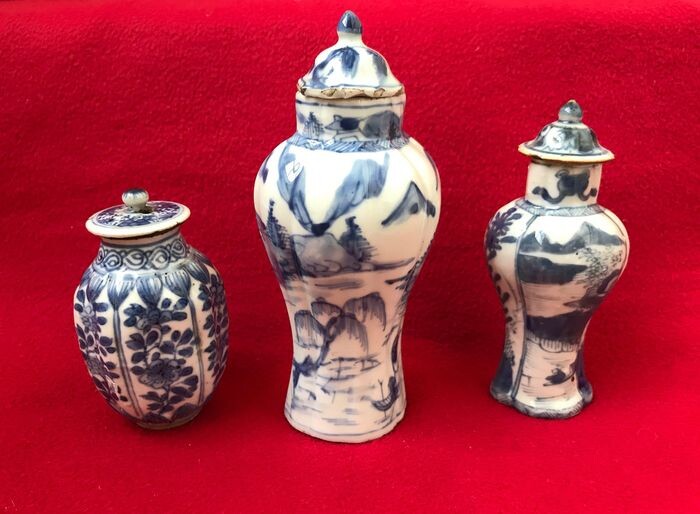 3 BLUE & WHITE MINIATURE VASES - Porcelain - China - Kangxi (1662-1722)