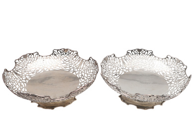 3287571. A PAIR OF MID-20TH CENTURY PIERCED SILVER DISHES.