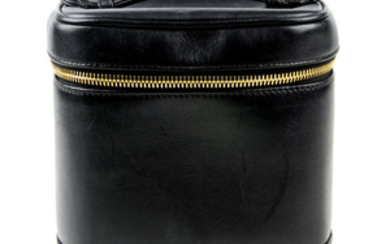 CHANEL - a leather vanity case.