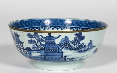 Chinese Celadon Canton Export Porcelain Bowl