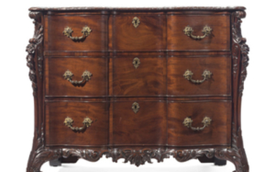 A GEORGE III MAHOGANY COMMODE, LATE 18TH/FIRST HALF 19TH CENTURY