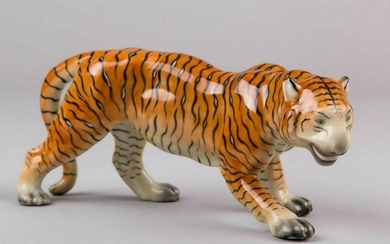 Herend Hunting Tiger Figurine with Natural Painting