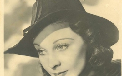 LEIGH VIVIEN: (1913-1967) English Actress, Academy Award winner. An excellent signed postcard photog...