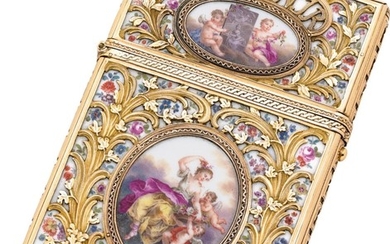 A MEISSEN PORCELAIN CARNET DE BAL, WITH TWO-COLOUR GOLD MOUNTS AND IVORY LEAVES, THE MOUNTS PROBABLY JOHANN CHRISTIAN NEUBER, DRESDEN, CIRCA 1765