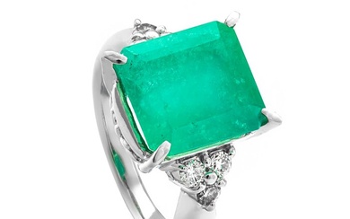8.37 tcw Emerald Ring Platinum - Ring - 8.02 ct Emerald - 0.35 ct Diamonds