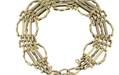 A 9ct gold gate bracelet, with heart-shape padlock clasp.
