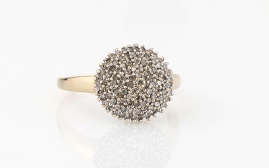 A 9ct yellow gold and diamond cluster ring