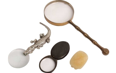 A BRASS MAGNIFYING GLASS, 20TH CENTURY