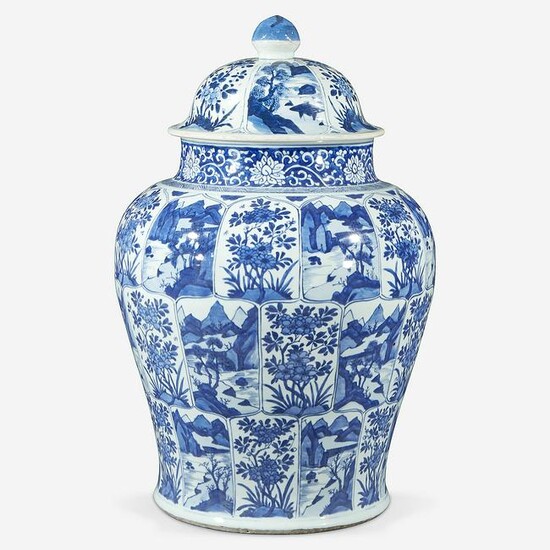 A Chinese blue and white porcelain large jar and cover