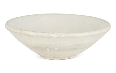 A Chinese stoneware Cizhou-type bowl, Tang dynasty, on short foot with slightly curved sides, covered in a clear glaze over white slip that falls short of the foot, 12cm diameter