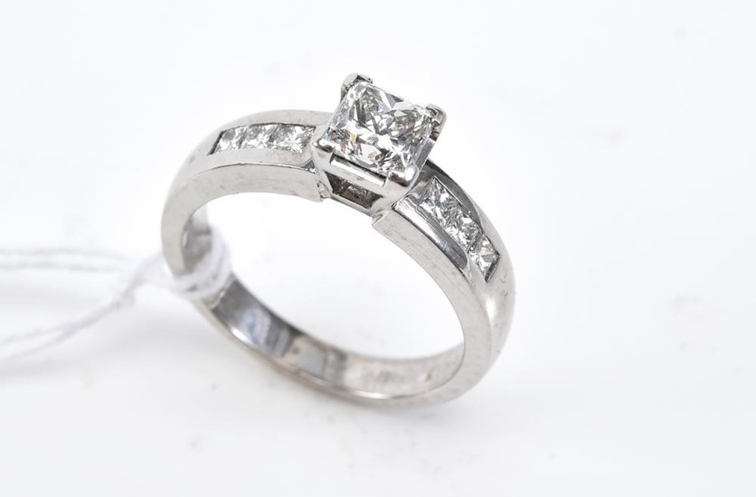 A DIAMOND DRESS RING IN 18CT WHITE GOLD BY RENATO JEWELLERS, SIZE L