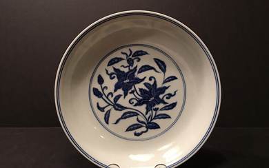 A FINE Chinese Blue and White Plate, Marked. 8 1/4" Dia.