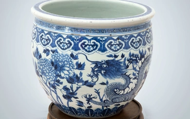 A Fine Blue and White Dragon Planter, China, Qing Dynasty, 18th/19th Century