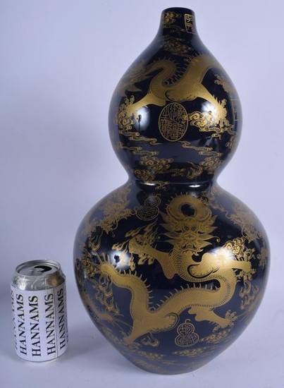 A LARGE CHINESE DOUBLE GOURD PORCELAIN VASE. 43 cm
