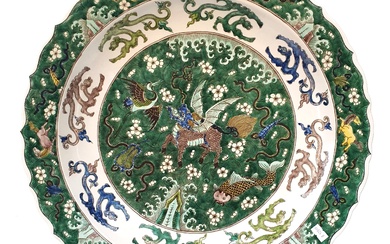 A LARGE CHINESE FAMILLE-VERTE PORCELAIN CHARGER