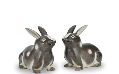 A PAIR OF CHINESE EXPORT MODELS OF RABBITS 18th/19th century