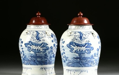 A PAIR OF JAPANESE EXPORT BLUE AND WHITE EARTHENWARE