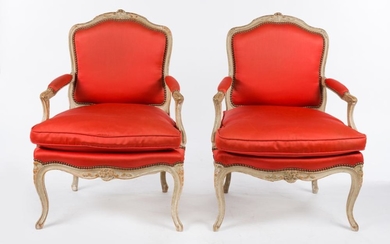 A PAIR OF LOUIS XV STYLE BERGERES UPHOLSTERED IN LIGHT RED FABRIC WITH DOWN CUSHIONS AND HAVING A DISTRESSED PAINTED FINISH, 93CM H