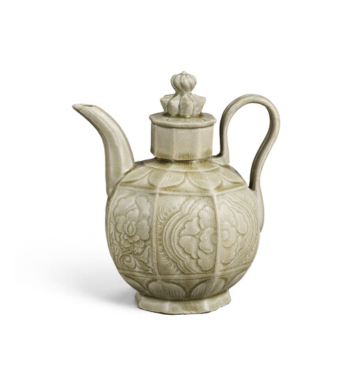A RARE YUE CARVED OCTAGONAL EWER AND COVER