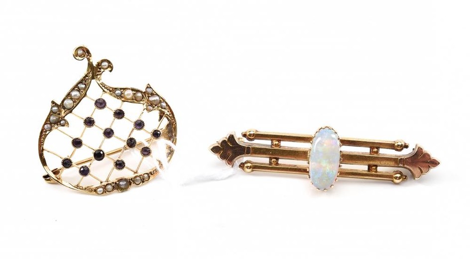 A VICTORIAN WHITE OPAL BROOCH IN 15CT GOLD, TOGETHER WITH AN EDWARDIAN AMETHYST AND SEED PEARL BROOCH STAMPED 9CT GOLD