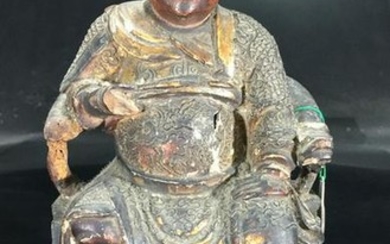 A WOOD CARVED PAINTED FIGURE SHAPE STATUE