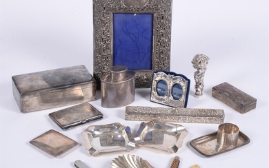 Y A collection of silver and silver mounted items and objects of vertu