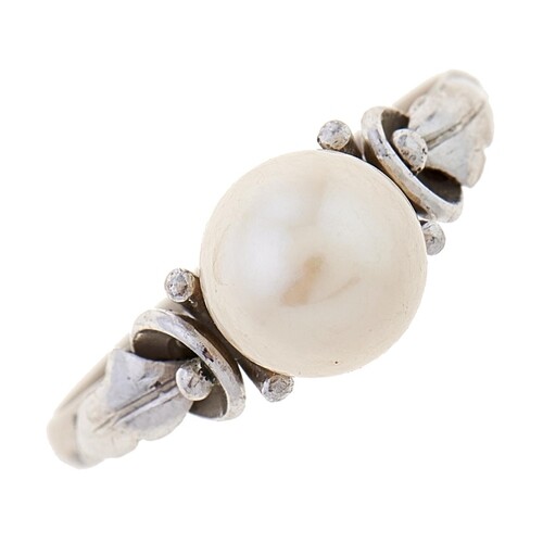 A cultured pearl ring, in white gold marked 14k, 2.9g, size ...