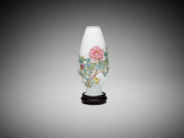 A famiile-rose egg-shell tapered 'peony' vase