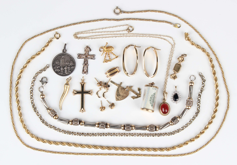 A group of 9ct gold jewellery, comprising a cornelian pendant, length 2.2cm, with a neckchain, lengt