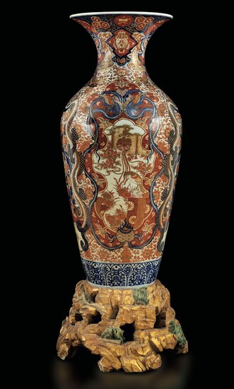 A large Imari vase, Japan, Meiji period (1868-1912)