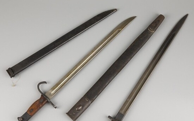 A lot comprised of (2) WOI British bayonets, 1st quarter 20th century.