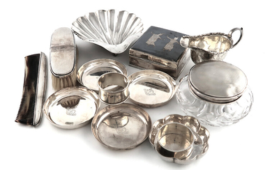 λA mixed lot of silver items
