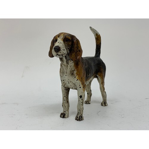 A painted bronze hound dog, 9.5 cm high
