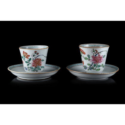 A pair of ceramic cups with saucers. Probably Milan, mid 18th century (difetti)
