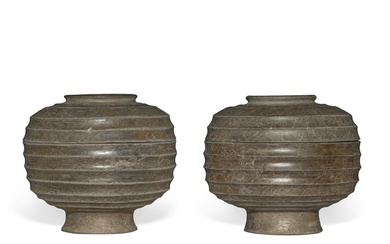A pair of gray pottery vessels and covers (Dui), Eastern Zhou dynasty, Warring States period | 東周 戰國 灰陶盌器一對