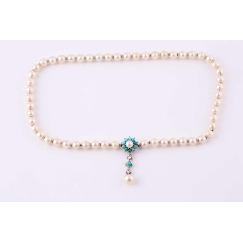 A single strand cultured pearl necklace, light cream, gradua...