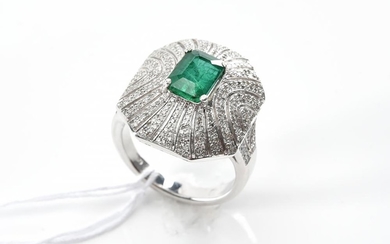 AN ART DECO STYLE EMERALD AND DIAMOND DRESS IN 18CT WHITE GOLD, APPROXIMATE EMERALD WEIGHT 1.89CTS, APPROXIMATE TOTAL DIAMOND WEIGHT...
